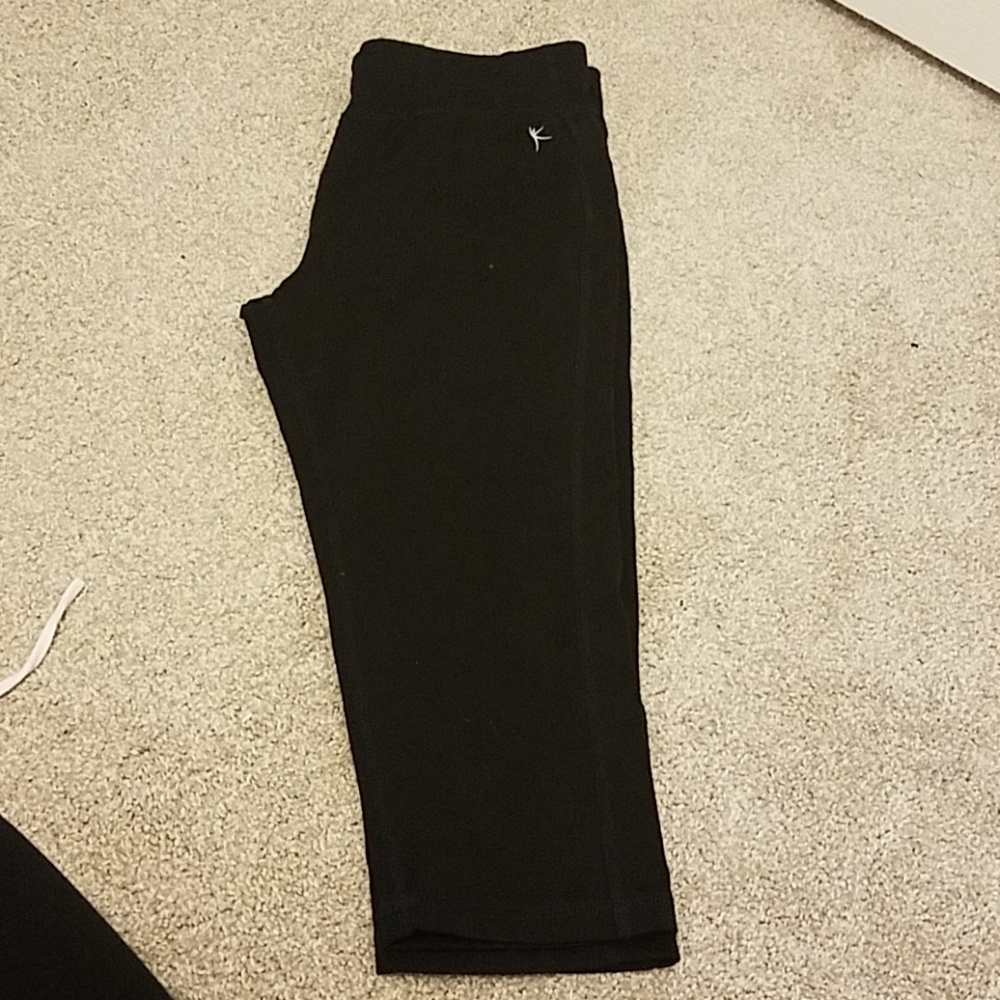 Black workout capris